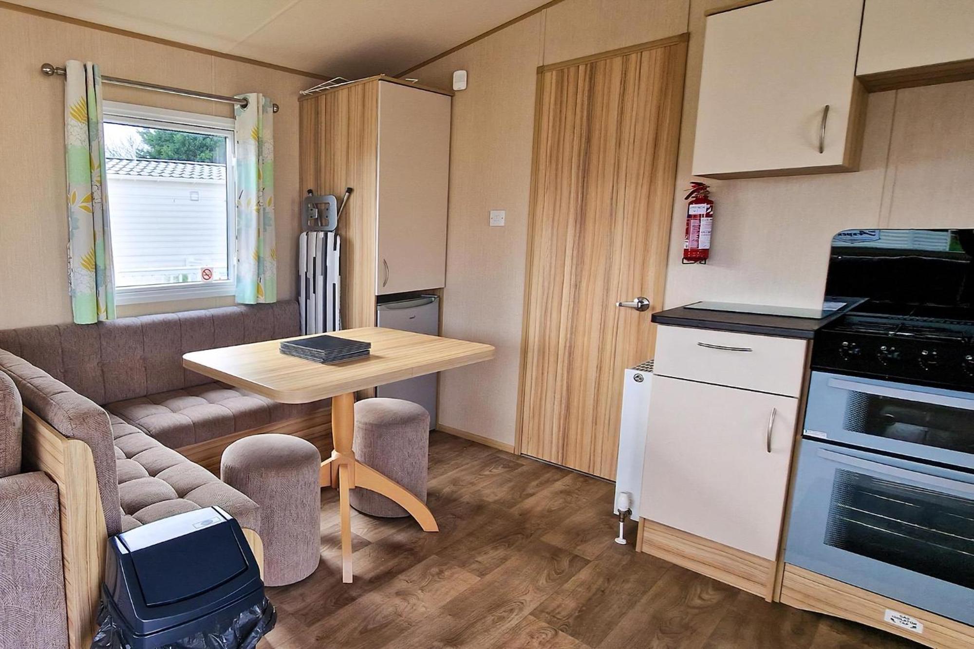 8 Berth Caravan For Hire At Manor Park Near To A Great Beach Ref 23041C ฮันสแตนตัน ภายนอก รูปภาพ