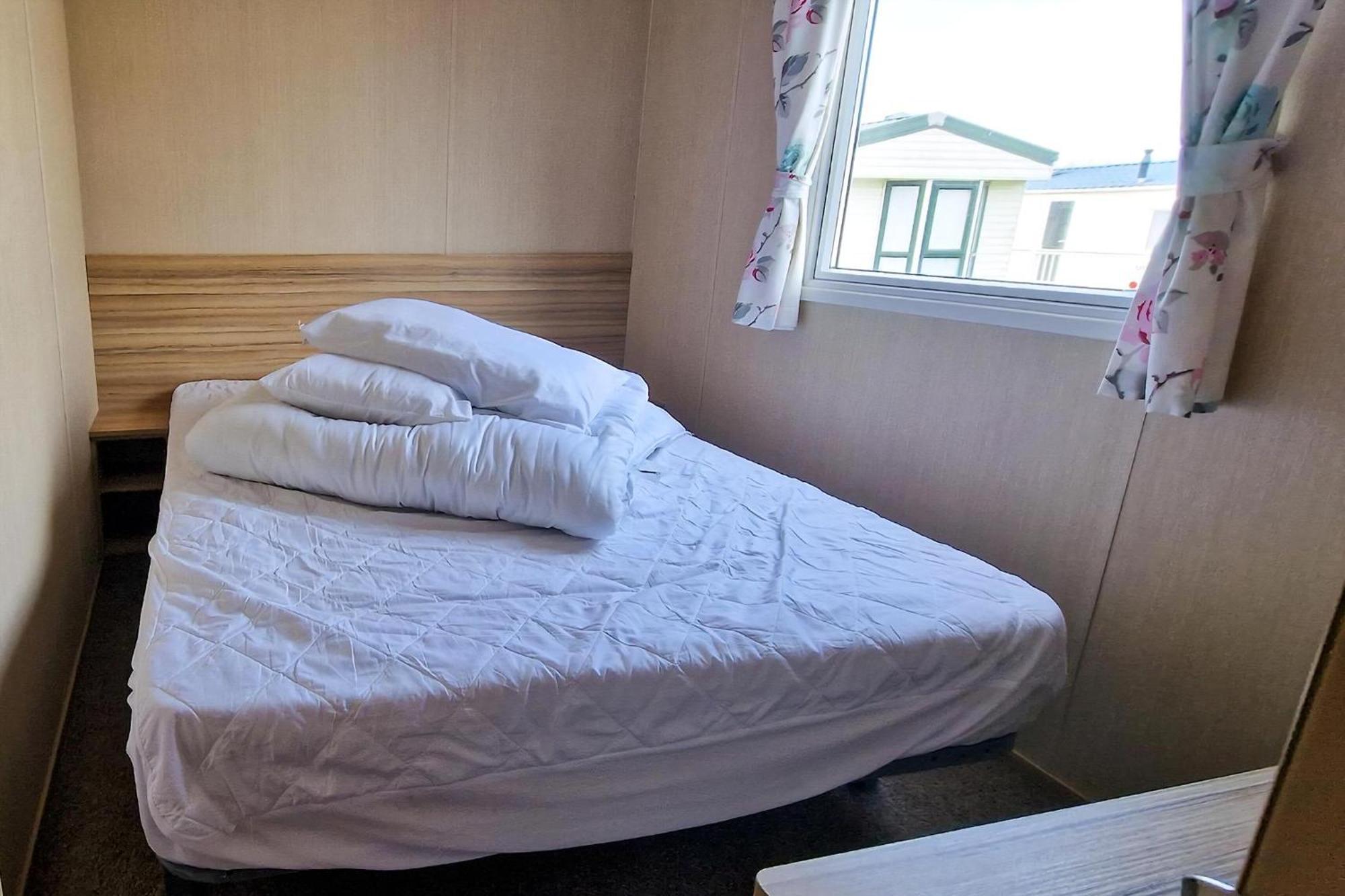 8 Berth Caravan For Hire At Manor Park Near To A Great Beach Ref 23041C ฮันสแตนตัน ภายนอก รูปภาพ